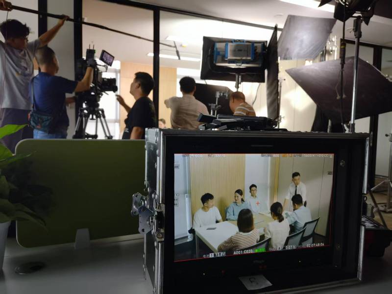 西宁TVC拍摄公司：科技产品视觉化大师，诠释未来感与功能美学